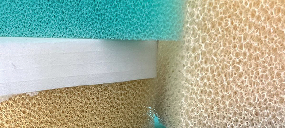 Dettaglio materiali plastici flessibili.